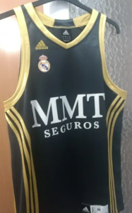 Real Madrid 2009 – 2010 Away kit