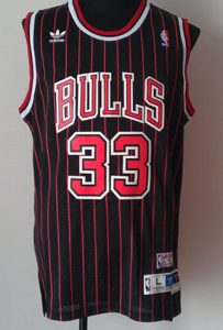 Chicago Bulls 1995 -96 alternate pinstriped jersey