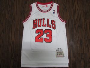 Chicago Bulls 1997 -98 home jersey