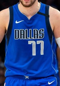 Dallas Mavericks 2018 -19 icon jersey